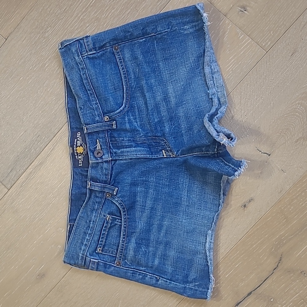 Lucky Brand The Cut Off Jean Shorts Women's sz 6/28 Denim Raw Hem Mid Rise Short